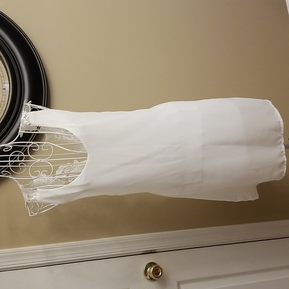 $5 ITEM. White nightie. MUST BUNDLE WITH TWO OTHER ITEMS